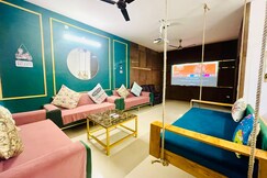 Instay 528 l 3BHK l 2BHK with Pvt. theatre screen