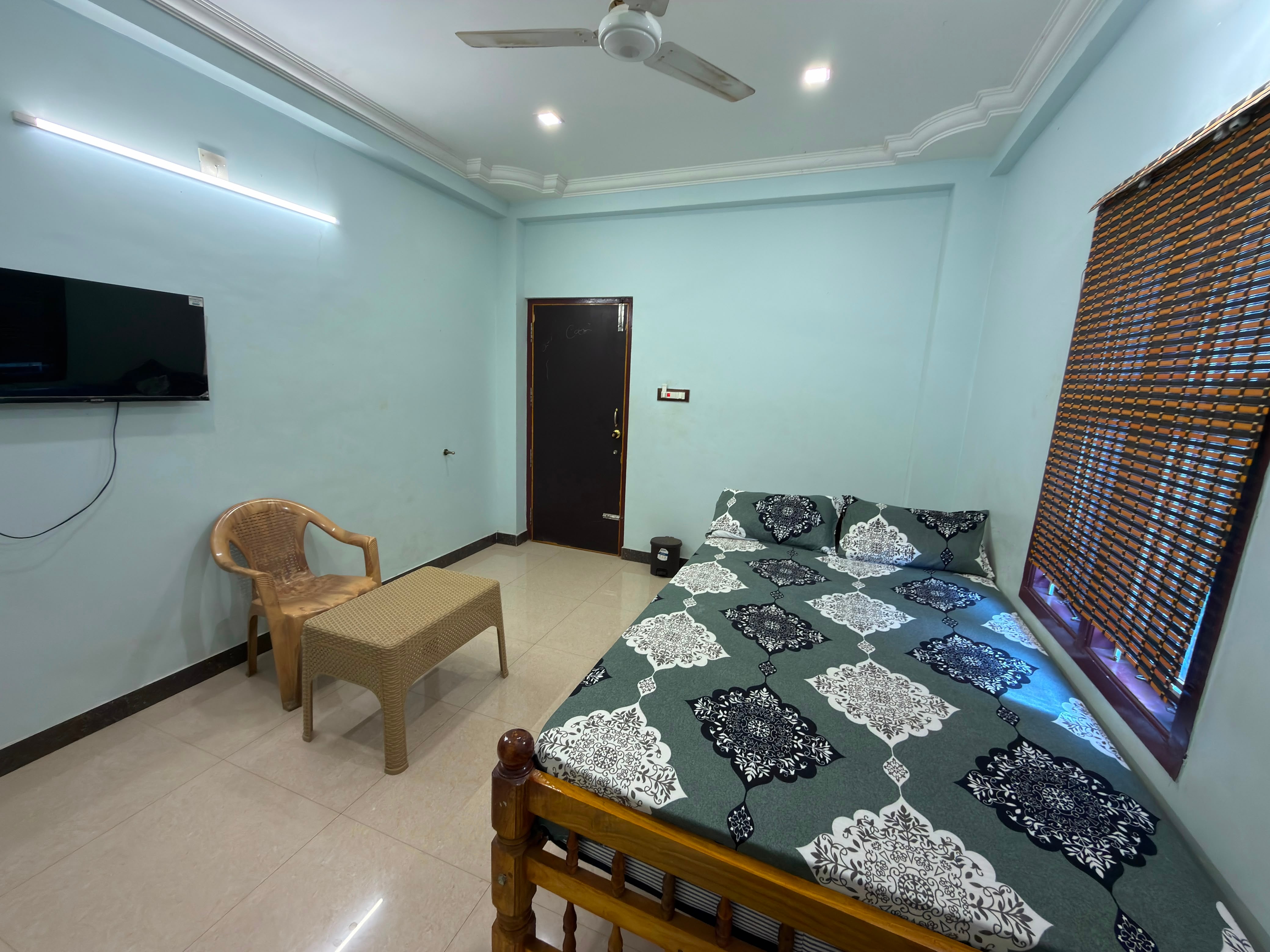 SRI VINAYAGA LODGE VALLIOOR - Tap to explore photos