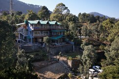 Himalayan Magpie | Lake View