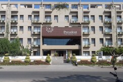 Hotel President Banquet & Lawn