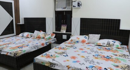 4N Home Stay | Golden Temple View | Lift available Room Type - Four Bed Family Room