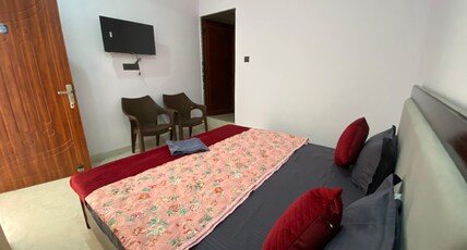 The Mount Breeze -Near By Bhimtal Lake & 19 kms from Kainchi Dham Room Type - Valley View Bedroom 107