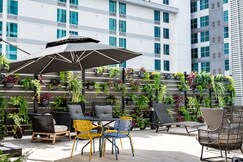 Holiday Inn and Suites Nashville Dtwn - Conv Ctr