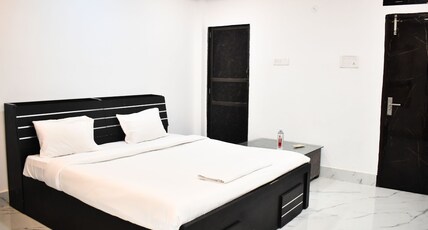 Shiva Residency | Bed & Breakfast Room Type - Deluxe AC | Balcony Attached