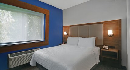 Holiday Inn Express Adrian, an IHG Hotel Room Type - 1 Queen Bed Standard Mobil Access Tub