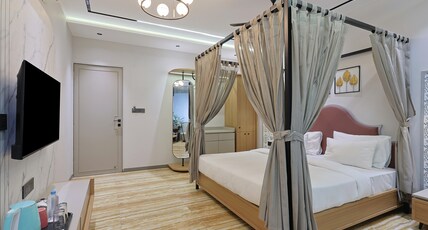 Hotel Shiv Vatika Room Type - Suite Room with Bath Tub