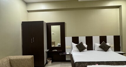 SRI GANPATI PALACE Room Type - Deluxe AC