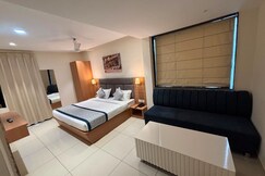 Royal Regal- Rooms and Suites