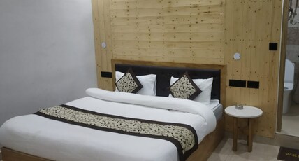 The Royal Arch Hotel Restaurant Room Type - Room 302