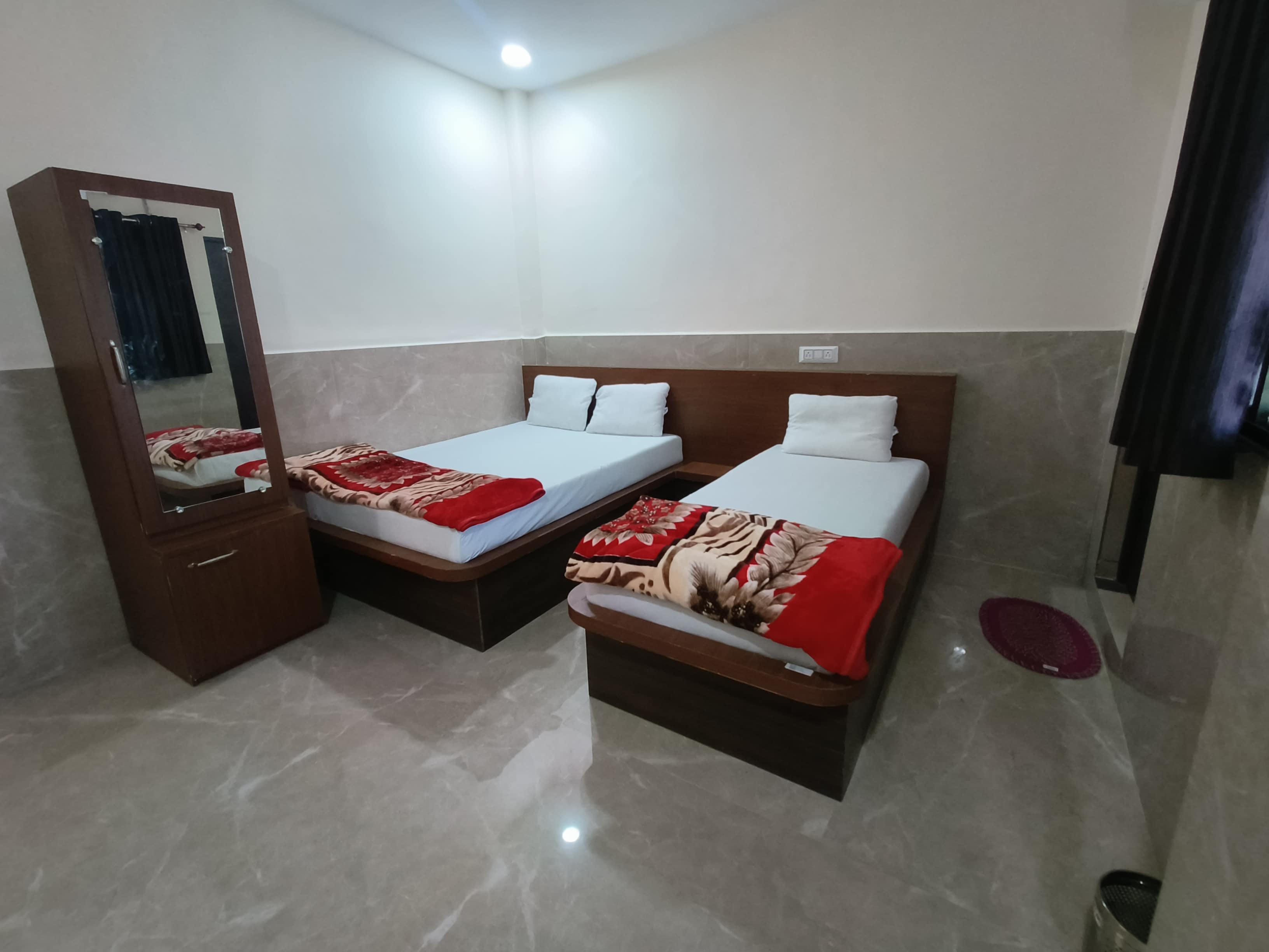 Kesari Nandan lodge & restaurant - Tap to explore photos
