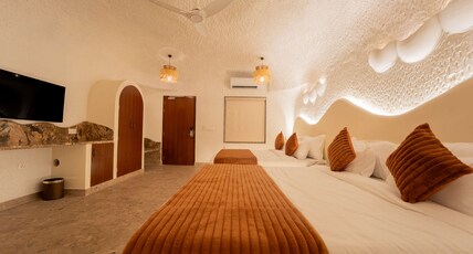 Hotel Magenta-City Center Bani Park Jaipur Room Type - Amber Palace Room