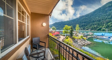 Prestige Lakeside Resort, BW Premier Collection Room Type - 2 Queen Beds, Non-Smoking, Spa Tub, 2 Flat Screen Tvs, Wine Cooler Fridge, Balcony, Lake View