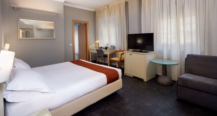 Best Western Hotel Major Room Type - 1 King Bed, Non-Smoking, Comfort Room, Extra Bed On Request Best Western Hotel Major Room Type - 1 King Bed, Non-Smoking, Comfort Room, Extra Bed On Request