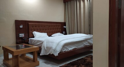 HOTEL SHAR INN Room Type - Deluxe Room