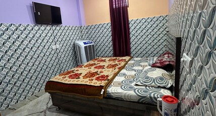 Rohit Guest House Room Type - Deluxe Double Bed With Cooler