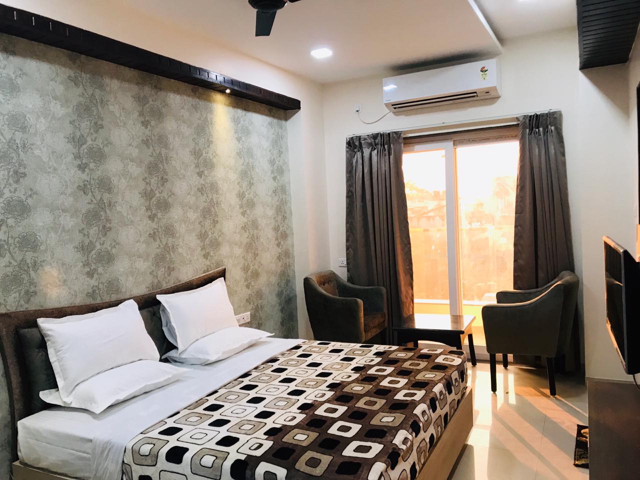 Hotel Welcome - Tap to explore photos