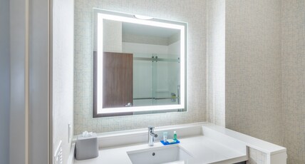 Holiday Inn Express & Suites WATERTOWN Room Type - 1 King Suite Communications Accessible