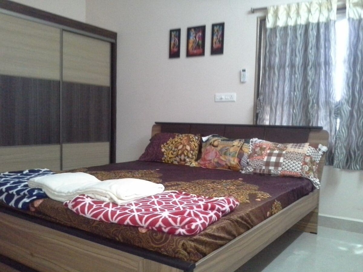 Narayanadri AC Homestay Tirupathi - Tap to explore photos