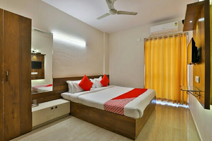 Hotel Golden Crown - Tap to explore photos