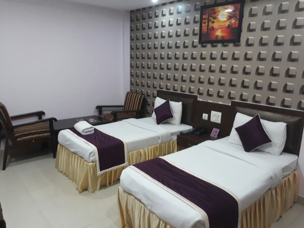 Hotel Silver Oak - Tap to explore photos