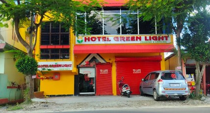 HOTEL GREEN LIGHT Room Type - Deluxe King Bed Room