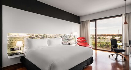 Hilton Madrid Airport Room Type - KING HILTON GUESTROOM