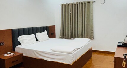 Hotel Manas Room Type - Delux Room