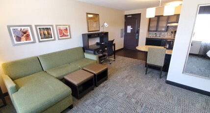 Staybridge Suites Eau Claire - Altoona, an IHG hotel Room Type - 1 Queen Studio Suite Mobility Accessible Roll Shower Staybridge Suites Eau Claire - Altoona, an IHG hotel Room Type - 1 Queen Studio Suite Mobility Accessible Roll Shower