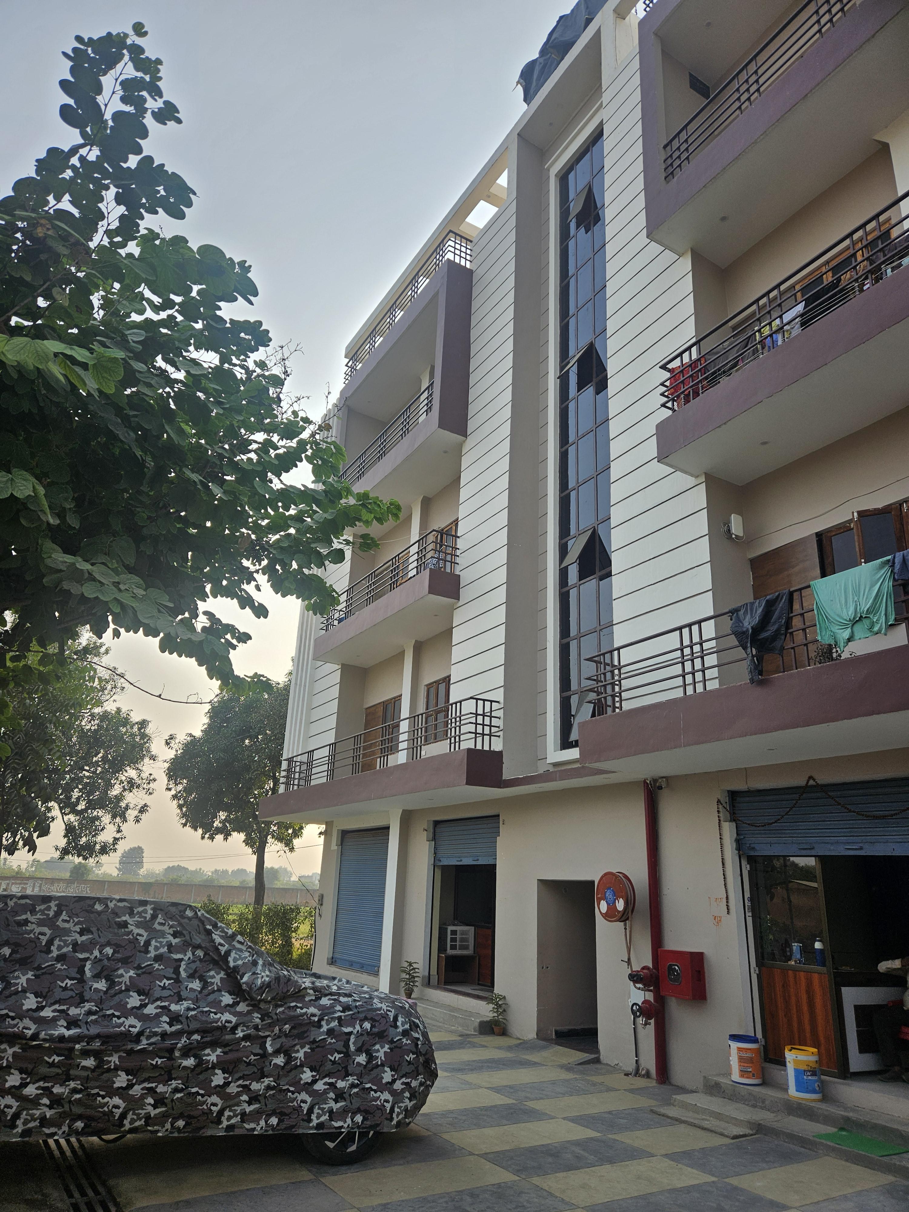 Royal Rudraksh Guest House - Tap to explore photos