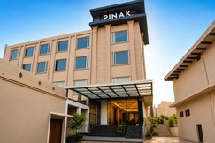 Pinak Hotel