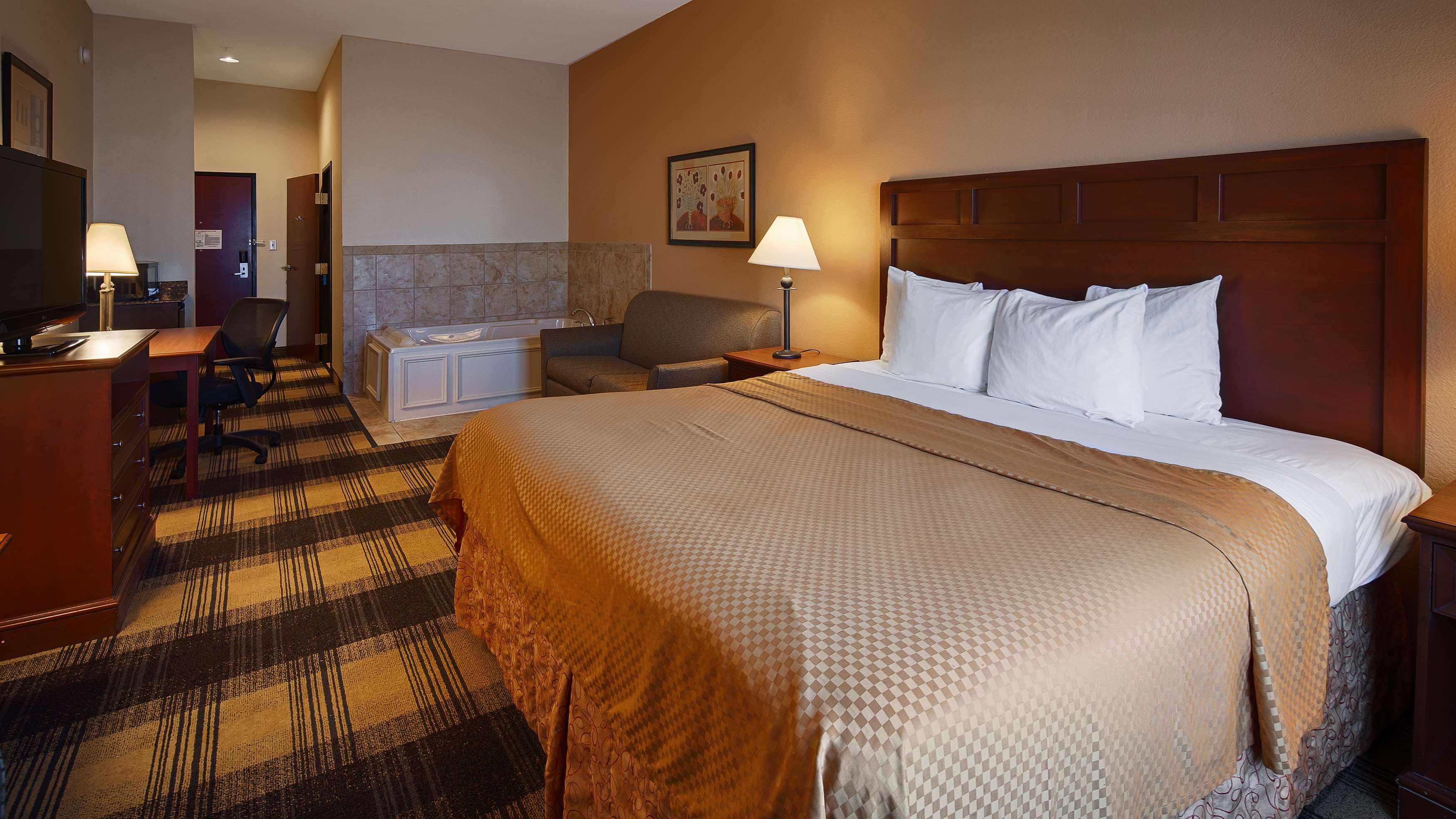 Best Western Lockhart Hotel & Suites - Tap to explore photos