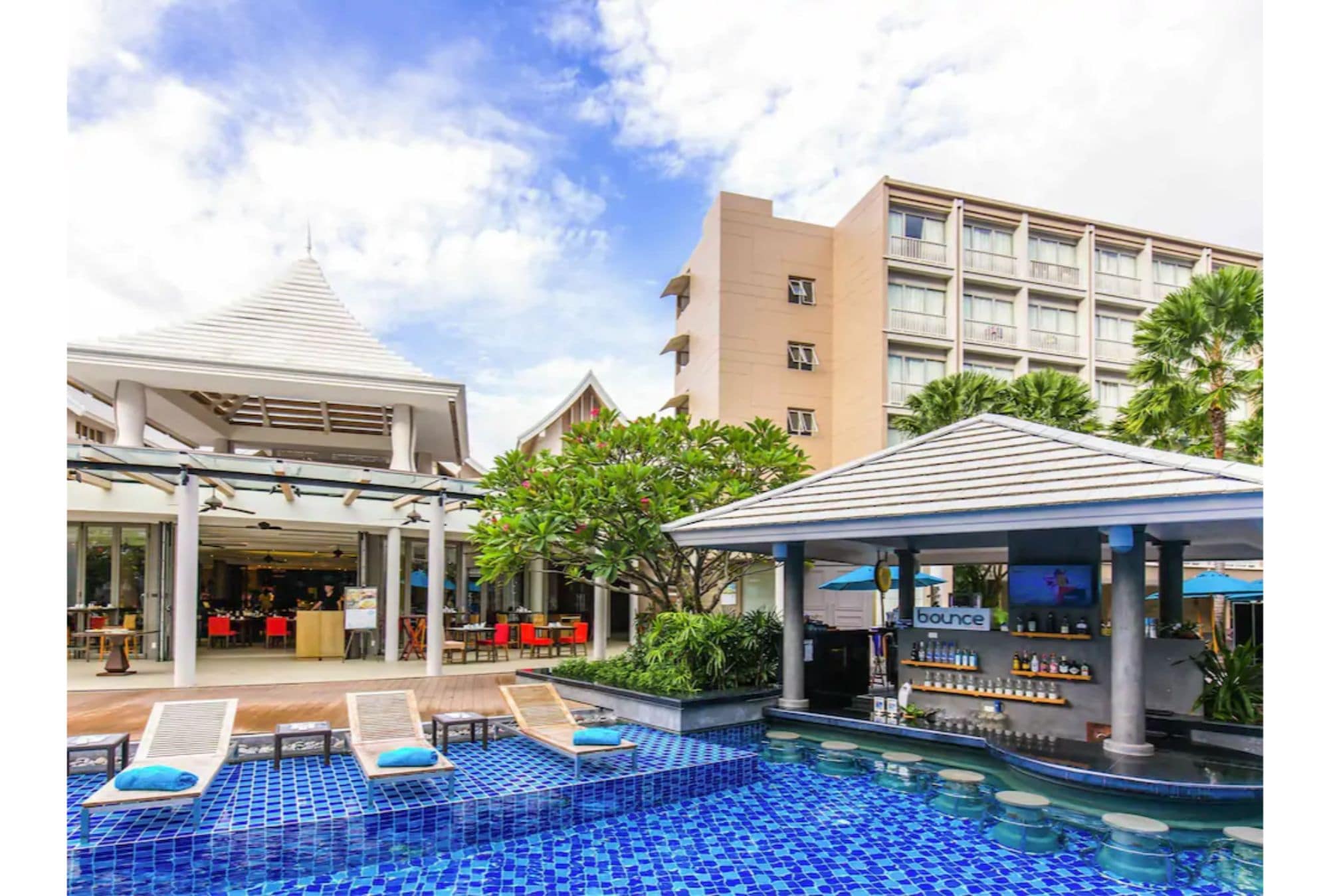 Grand Mercure Phuket Patong - Tap to explore photos
