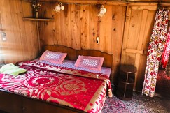 Budshah Palace Private Houseboat 2