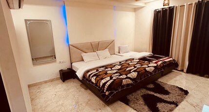 Taj Castle Homestay | Rooms & Cafe Room Type - Luxury suite Balcony Room