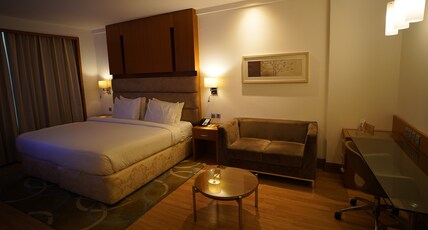 Nirvana Luxury Hotel Room Type - Executive Room with Bathtub
