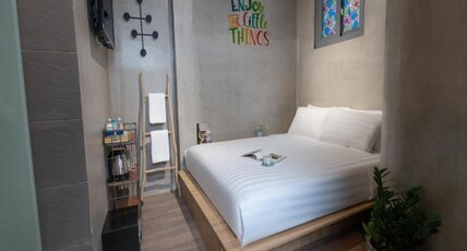9 Hostel and Bar Room Type - Deluxe Double Room with Private Bathroom 9 Hostel and Bar Room Type - Deluxe Double Room with Private Bathroom
