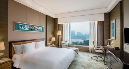 Crowne Plaza NANJING JIANGNING  Room Type - 1 King Standard Lake View