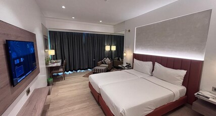 Mirage Hotel, Mumbai International Airport Room Type - Executive Club Twin Room with Bathtub Mirage Hotel, Mumbai International Airport Room Type - Executive Club Twin Room with Bathtub