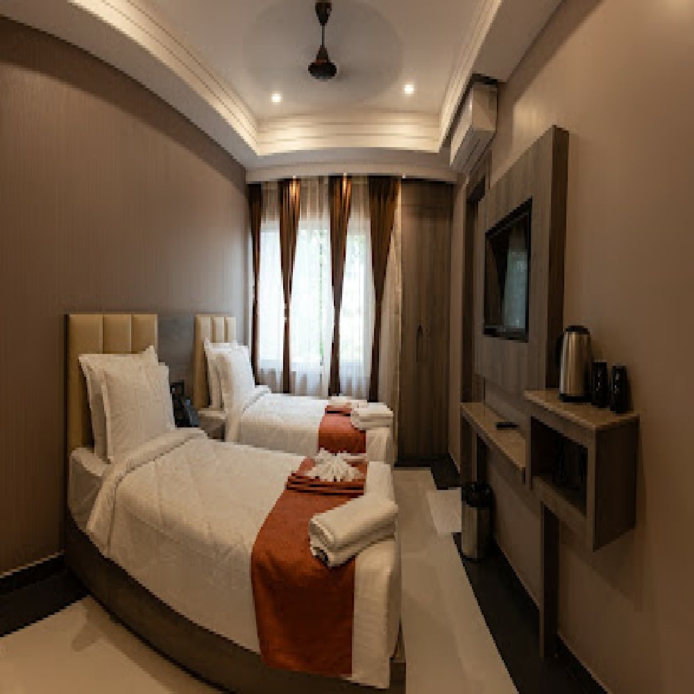 Hotel Livin Hub - Tap to explore photos