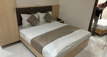 Hotel Silver Moon- 200 meter Jaipur Junction Room Type - Deluxe Room