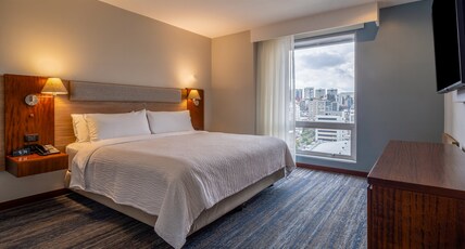 Holiday Inn Express QUITO Room Type - 1 King Suite Holiday Inn Express QUITO Room Type - 1 King Suite