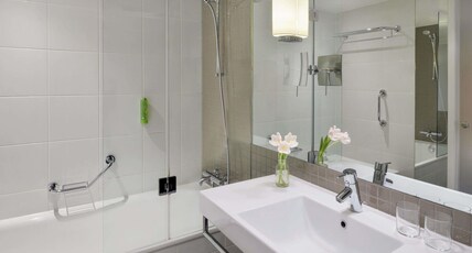 Movenpick Hotel Amsterdam City Centre Room Type - Classic Twin View