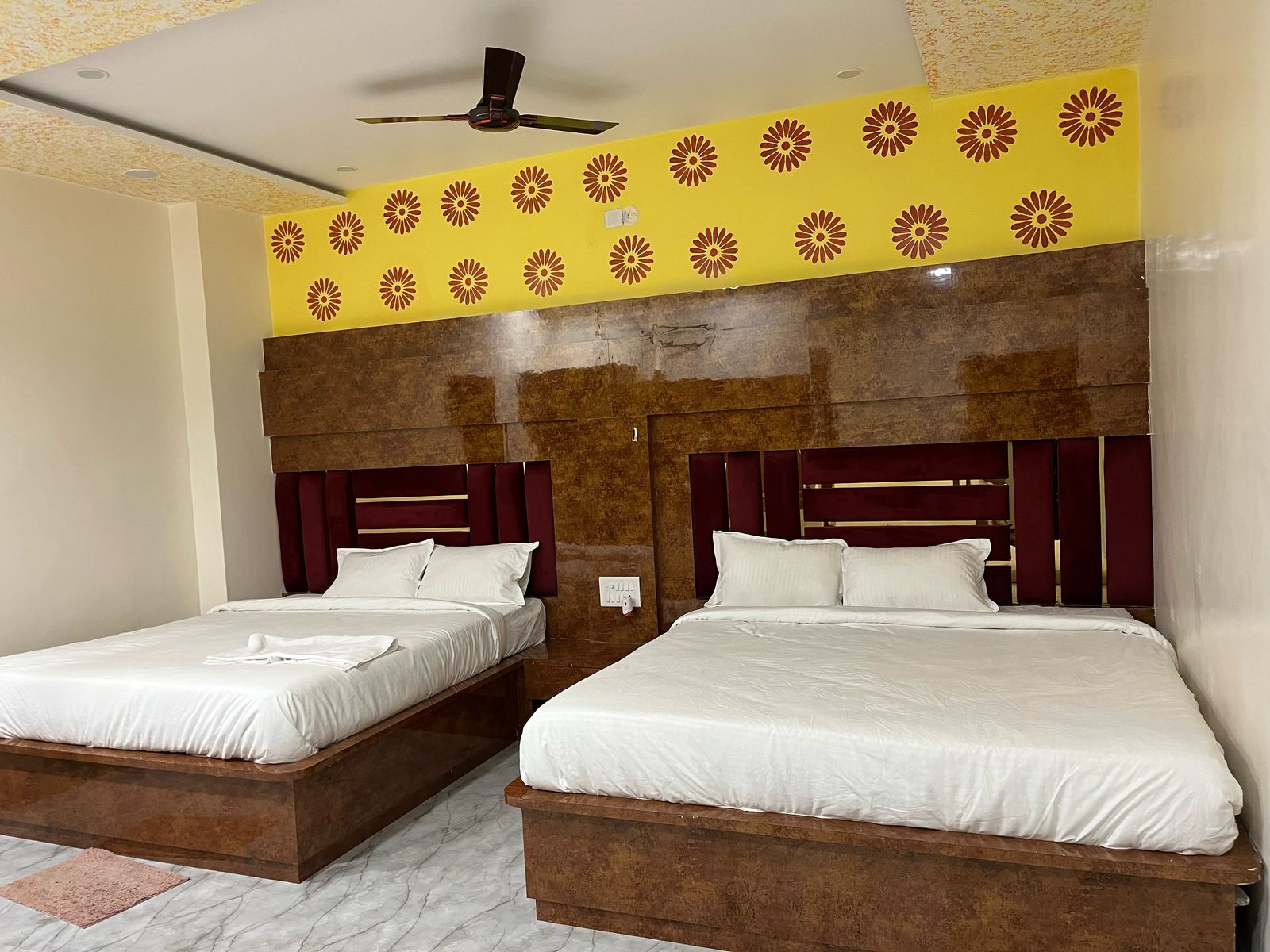 HOTEL NEW KASHI PALACE - Tap to explore photos