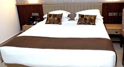 Hotel Queen Maria Room Type - Deluxe King Bed