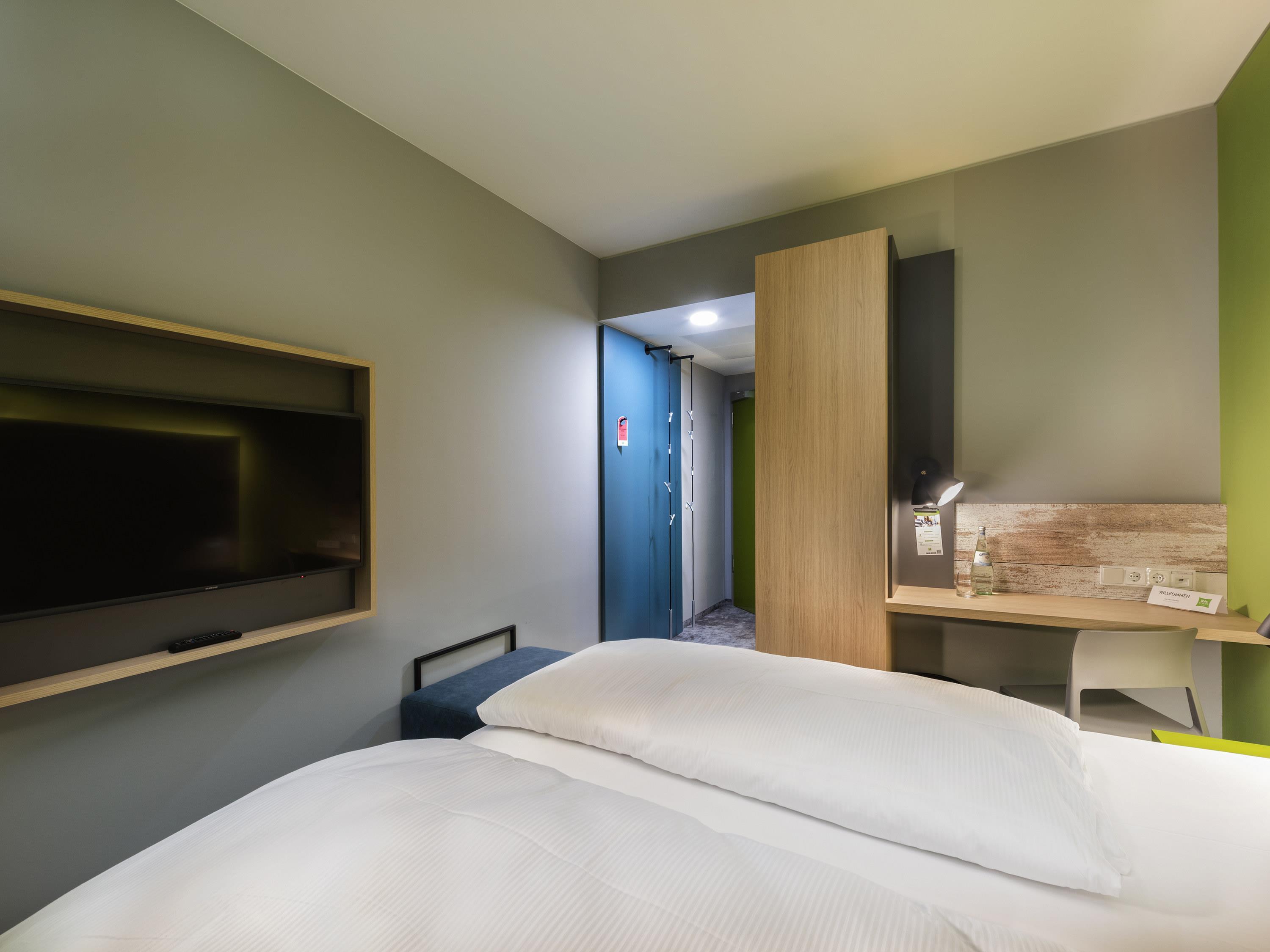 ibis Styles Stuttgart Vaihingen - Tap to explore photos