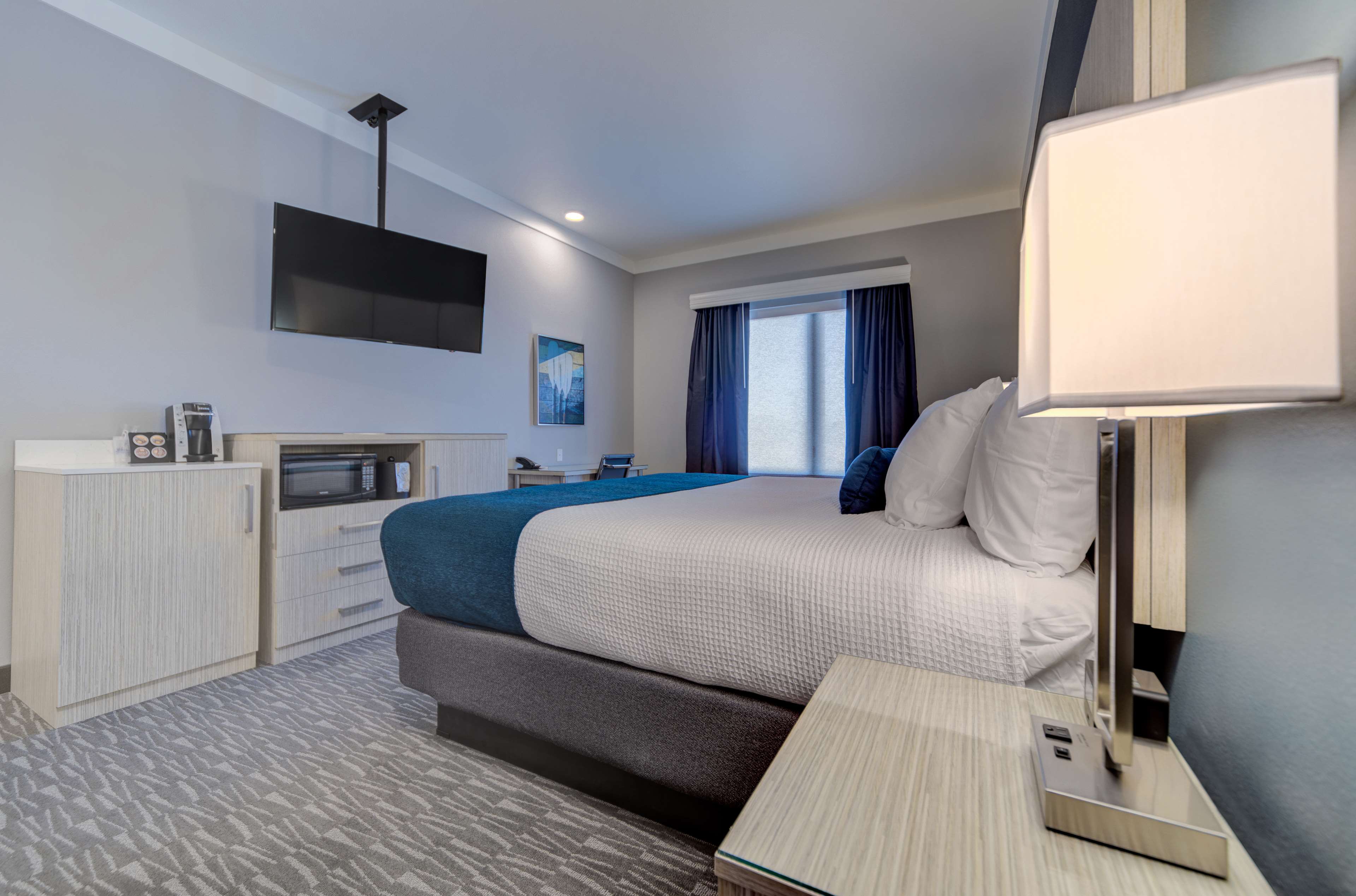 Best Western Premier Peppertree Inn at Bend - Tap to explore photos