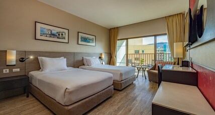 Deevana Plaza Phuket Patong Room Type - Superior Breakfast- City View with Balcony
