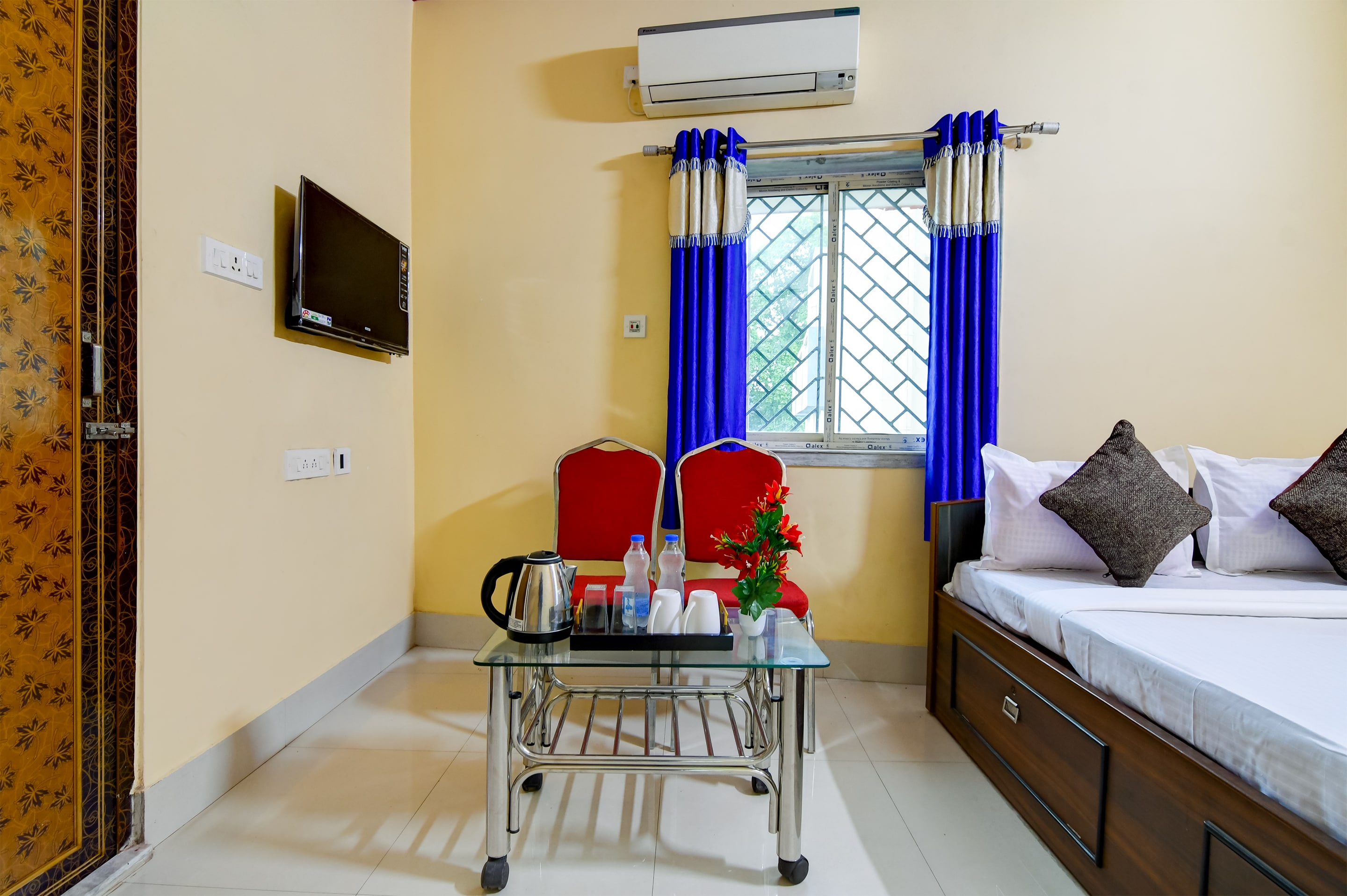 Ads Inn kalikapur near Ruby Hospital - Tap to explore photos