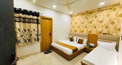 HOTEL NAJAF PALACE Room Type - Ac Deluxe Three Bed Room