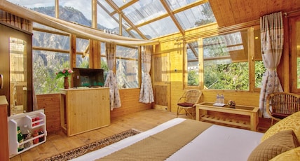 Regal Retreat Resort - A Mixture of Glamp & Tree House Room Type - Moon Light Chalet Regal Retreat Resort - A Mixture of Glamp & Tree House Room Type - Moon Light Chalet